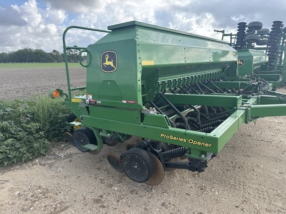 Image of John Deere 1590 equipment image 1