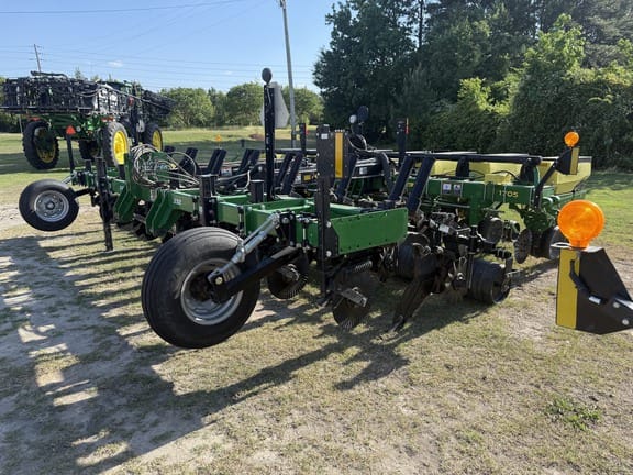 2022 John Deere 1705 Equipment Image0