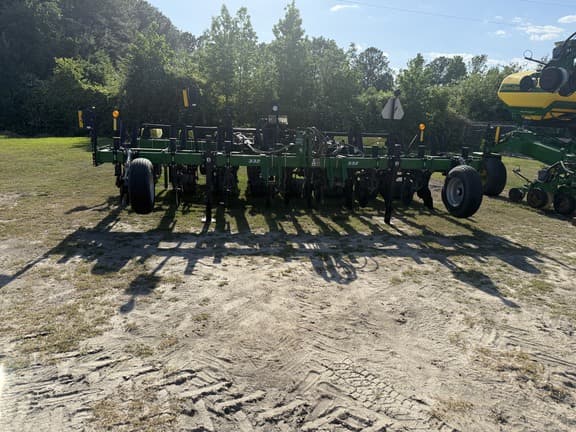 Image of John Deere 1705 equipment image 4