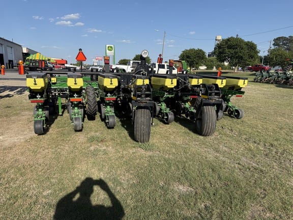 2022 John Deere 1705 Equipment Image0