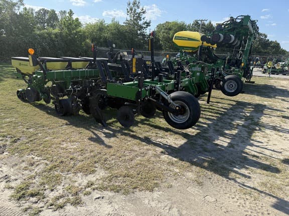 Image of John Deere 1705 equipment image 3