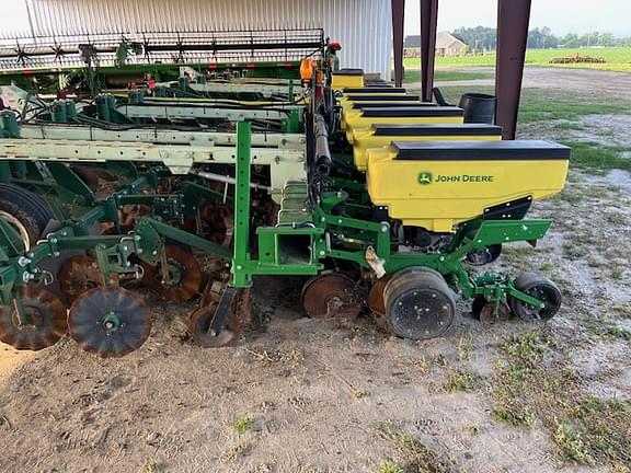 Image of John Deere 1705 Image 0