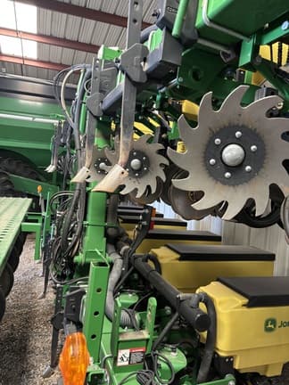 Image of John Deere 1725 equipment image 4
