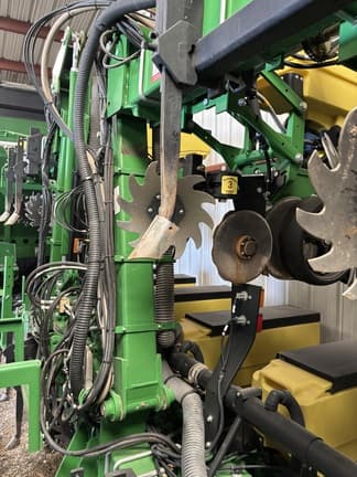 Image of John Deere 1725 equipment image 2