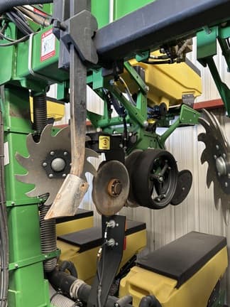 Image of John Deere 1725 equipment image 3