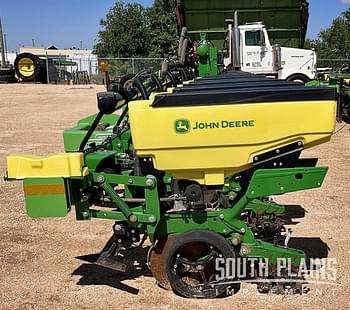 2022 John Deere 1725 Equipment Image0