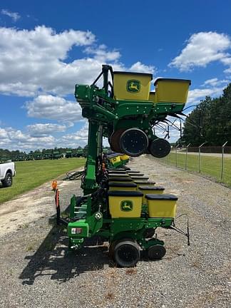 Image of John Deere 1725 equipment image 1