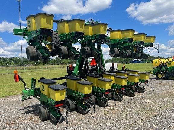 Image of John Deere 1725 equipment image 2