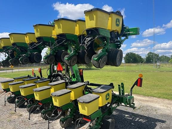 Image of John Deere 1725 equipment image 3