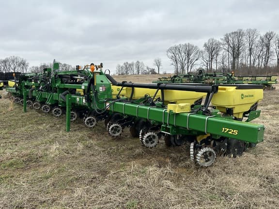 Image of John Deere 1725 equipment image 1
