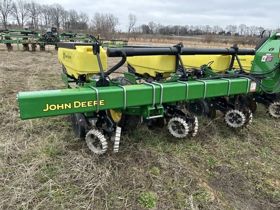 Image of John Deere 1725 equipment image 3