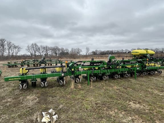 Image of John Deere 1725 equipment image 2