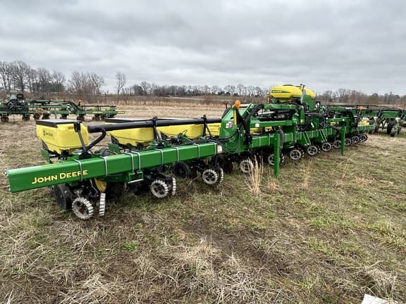 Image of John Deere 1725 Primary image