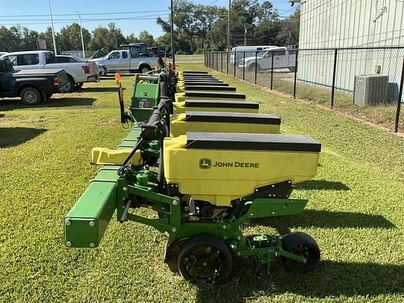 Image of John Deere 1725 equipment image 4