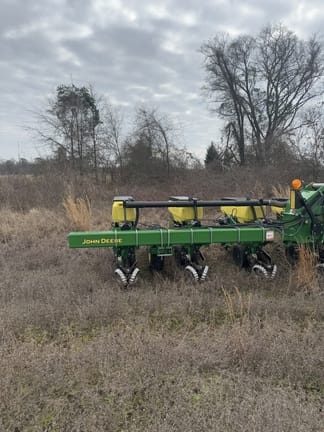 2022 John Deere 1725 Equipment Image0