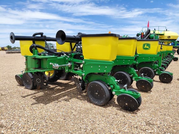 Image of John Deere 1725 equipment image 3