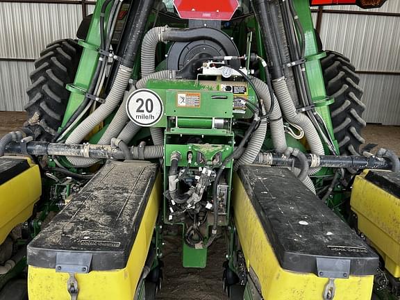 Image of John Deere 1725 equipment image 1