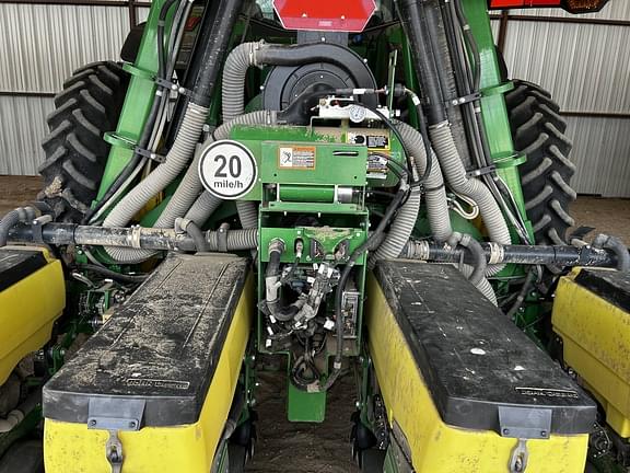 Image of John Deere 1725 equipment image 2