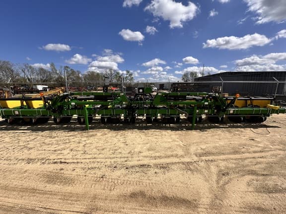 Image of John Deere 1725 equipment image 1
