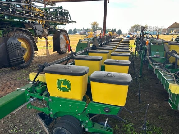 2022 John Deere 1725 Equipment Image0