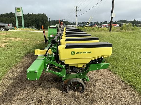 Image of John Deere 1725 equipment image 4