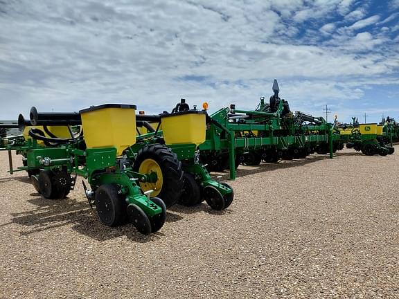 Image of John Deere 1725 Primary image