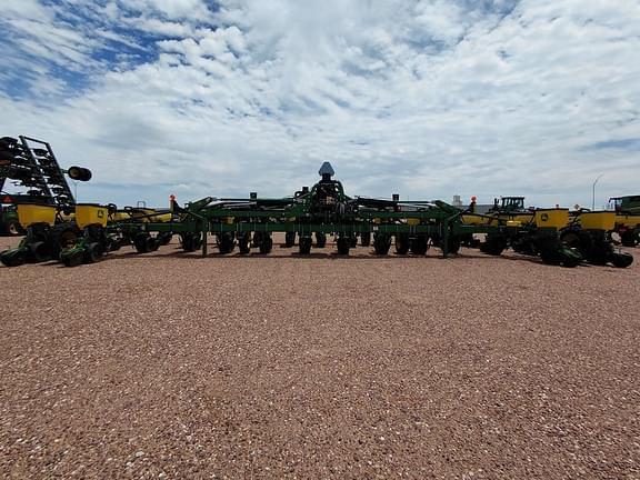 Image of John Deere 1725 equipment image 1