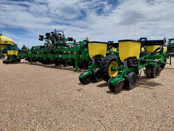 Image of John Deere 1725 equipment image 2