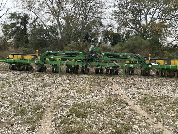 Image of John Deere 1725 equipment image 4