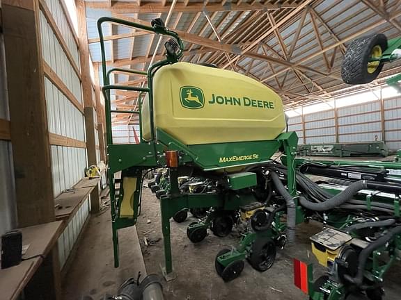 Image of John Deere 1725 equipment image 4