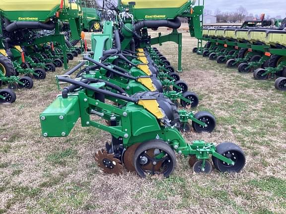 Image of John Deere 1725C equipment image 2