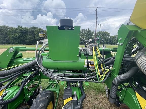 Image of John Deere 1725C equipment image 3