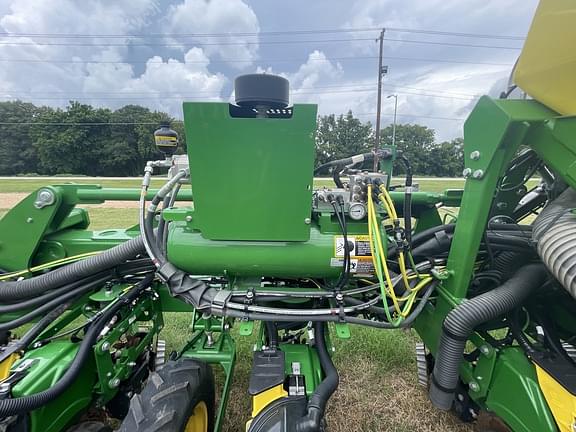 Image of John Deere 1725C equipment image 2