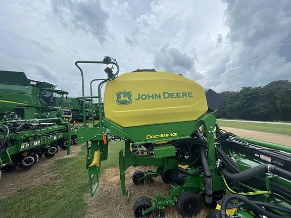 Image of John Deere 1725C equipment image 4