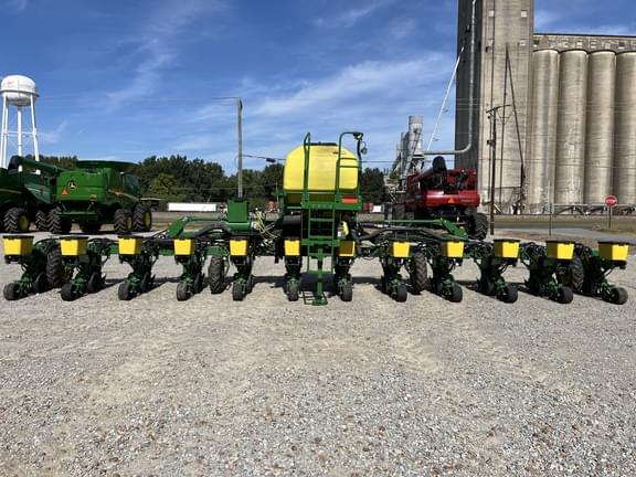 Image of John Deere 1725 equipment image 4