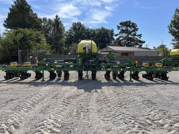 Image of John Deere 1725 equipment image 1