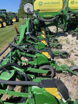 Image of John Deere 1725C equipment image 2