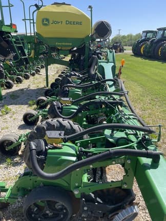 Image of John Deere 1725C equipment image 4