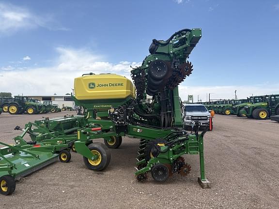 Image of John Deere 1725 equipment image 1