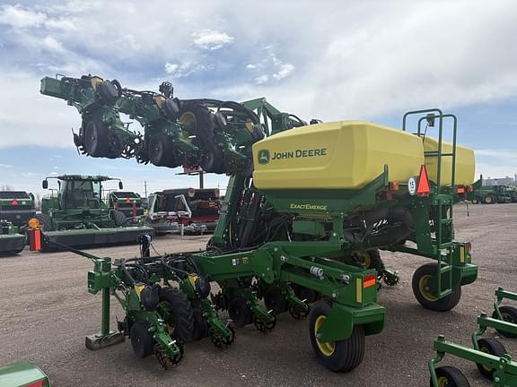 Image of John Deere 1725 Primary image