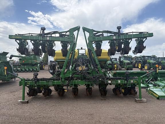 Image of John Deere 1725 equipment image 3