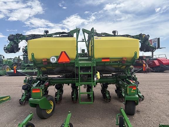 Image of John Deere 1725 equipment image 4