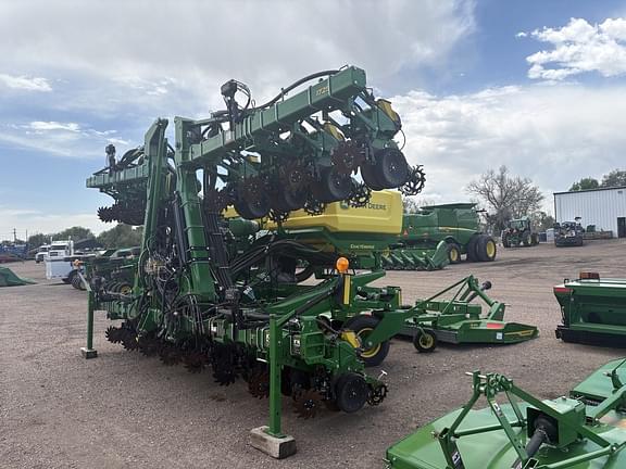 Image of John Deere 1725 equipment image 2
