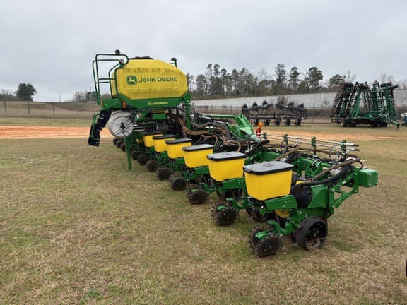 Image of John Deere 1725 equipment image 3