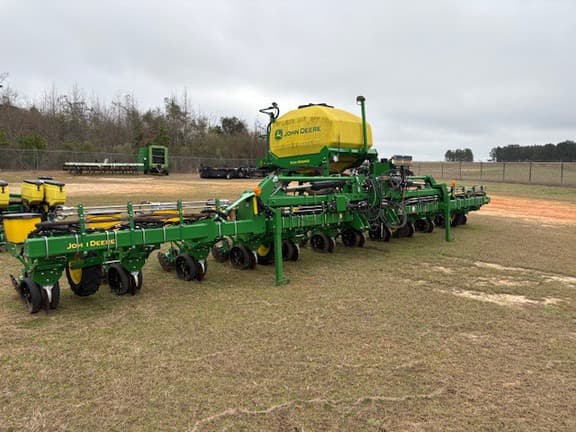 Image of John Deere 1725 equipment image 1