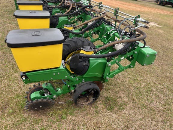 Image of John Deere 1725 equipment image 2