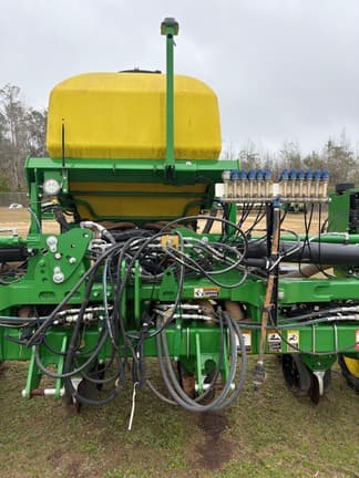 Image of John Deere 1725 equipment image 4