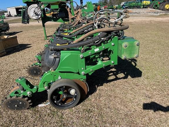 Image of John Deere 1725 equipment image 4