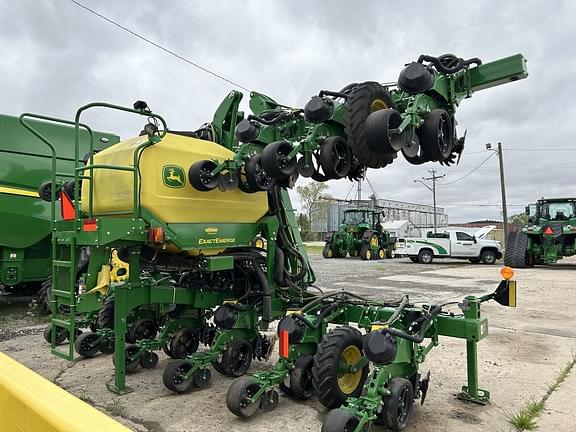 Image of John Deere 1725C equipment image 3