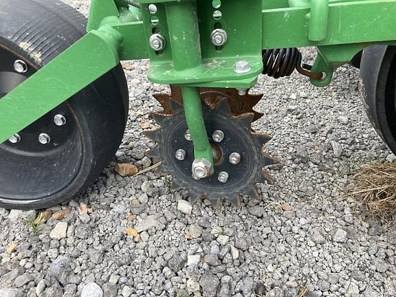 Image of John Deere 1725C equipment image 4